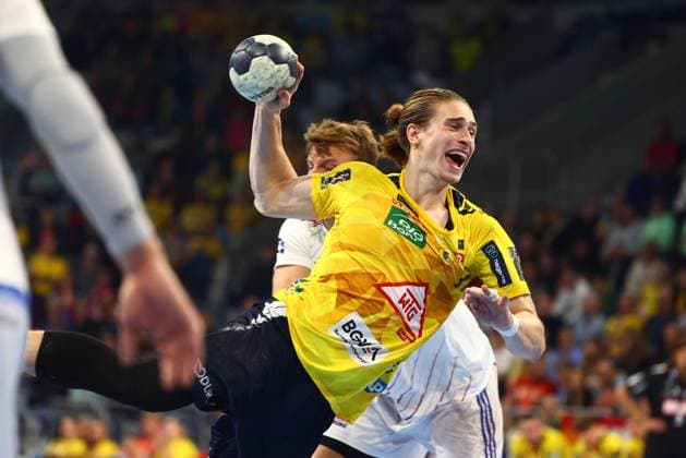Torwurf von Juri Knorr (Rhein-Neckar Loewen) Rhein-Neckar Loewen vs HSV Hamburg, Handball, 1. Bundesliga, 07.10.2024 Rhein-Neckar Loewen vs HSV Hamburg, Handball, 1. Bundesliga, 07.10.2024 Mannheim Copyright: xEibner-Pressefotox EP_RWS
