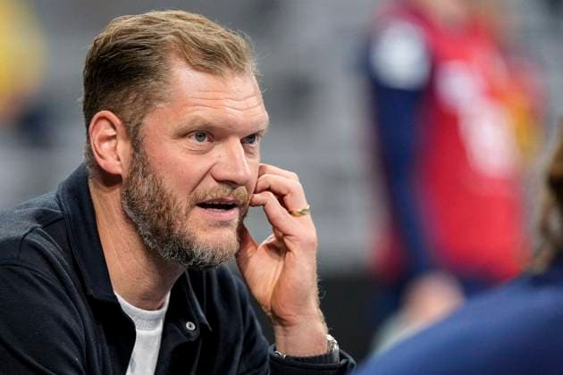 Johannes Bitter (Jogi Bitter, Torwart, Hamburg, 1) beobachtet das Spiel, Einzelbild, Einzelfoto, Aktion, Action, 07.10.2024, Mannheim (Deutschland), Handball, Bundesliga, Rhein-Neckar Löwen - Handball Verein Hamburg