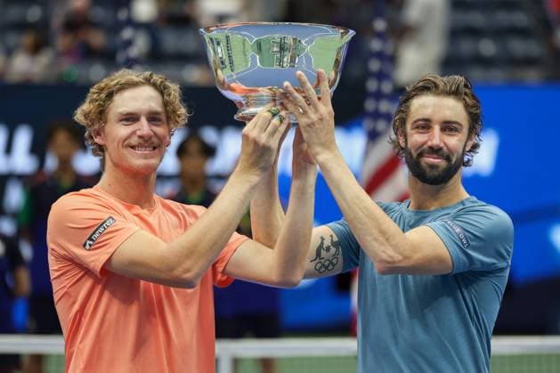 L-R.Sieger Jordan Thompson, Max Purcell mit Pokal, Trophäe, Herren Doppel, Men s Doubles, Endspiel, FinalSiegerehrung, Presentation Copyright: xJuergenxHasenkopfx