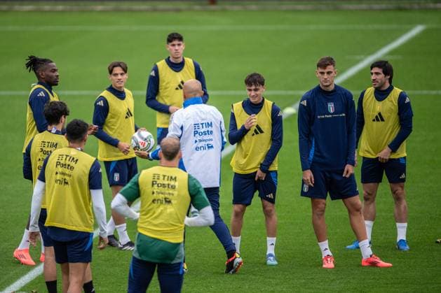 Italy Training Session Players of Italy attend the training camp session in Coverciano, Florence, on October 7, 2024 Coverciano, Florence Italy  Copyright: xGiacomoxCosuax originalFilename:cosua-notitle231008_npnf7.jpg