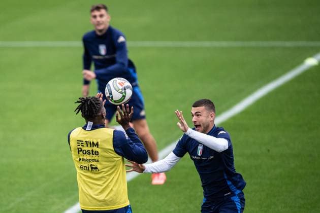 Italy Training Session Caleb Okoli and Alessandro Buongiorno attend the Italy training camp session in Coverciano, Florence, on October 7, 2024. Coverciano, Florence Italy  Copyright: xGiacomoxCosuax originalFilename:cosua-notitle231008_npQl7.jpg