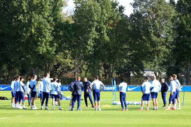 DEU, DFL, 2. FBL Hertha BSC, Training, 08.10.2024, Sportforum, Berlin, DEU, DFL, 2. FBL Hertha BSC, Training, im Bild Cheftrainer Cristian Fiel (Hertha BSC Berlin), Hertha-Spielerkreis DFL - regulations prohibit any use of Photographs as image sequences and or quasi-video Foto: Juergen Engler nordphoto GmbH