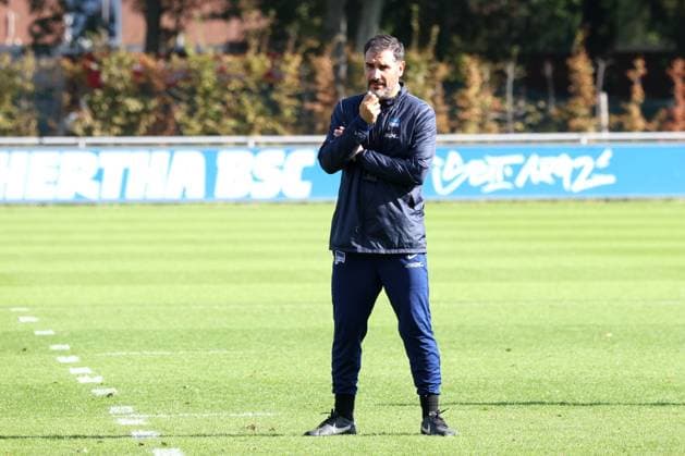 DEU, DFL, 2. FBL Hertha BSC, Training, 08.10.2024, Sportforum, Berlin, DEU, DFL, 2. FBL Hertha BSC, Training, im Bild Cheftrainer Cristian Fiel (Hertha BSC Berlin) DFL - regulations prohibit any use of Photographs as image sequences and or quasi-video Foto: Juergen Engler nordphoto GmbH