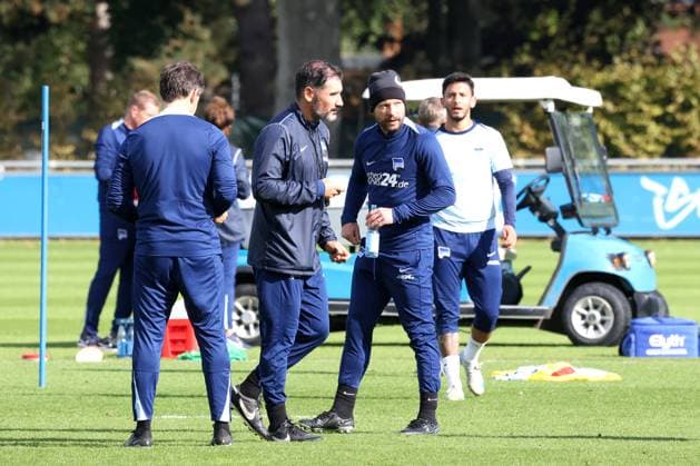 DEU, DFL, 2. FBL Hertha BSC, Training, 08.10.2024, Sportforum, Berlin, DEU, DFL, 2. FBL Hertha BSC, Training, im Bild Cheftrainer Cristian Fiel (Hertha BSC Berlin), Co-Trainer Patrick Ebert (Hertha BSC Berlin), Co-Trainer Jaime Monroy (Hertha BSC Berlin) DFL - regulations prohibit any use of Photographs as image sequences and or quasi-video Foto: Juergen Engler, nordphoto GmbH