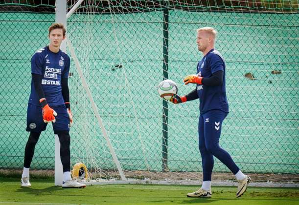 Fußball, Nationalteam Dänemark, Training Kasper Schmeichel and Frederik Roennow during the national football team s training in Alicante in Spain on Tuesday, October 8, 2024. The team is set to meet Spain and subsequently Switzerland in the Nations League. (Photo: Liselotte Sabroe Ritzau Scanpix) , Alicante Spanien Copyright: Ritzau Scanpix LiselottexSabroex spdk20241008-140557-L
