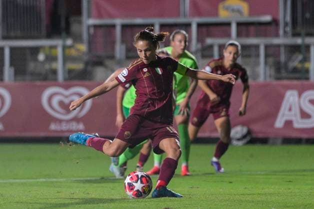 AS Roma s Manuela Giugliano goal 1-0 during the UEFA Women& x2019;s Champions League 2024 2025 Group A between AS Roma vs Wolfsburg at the Tre Fontane stadium Rome on 08 October 2024. - Soccer.  Copyright: xFabrizioxCorradetti LaPressex