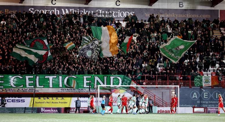 HAMILTON - Celtic FC supporters during the UEFA Champions League women s match between Celtic FC and FC Twente at New Douglas Park on Oct. 8, 2024 in Hamilton, Scotland. ANP ROBERT PERRY UEFA Women s Champions League 2024 25 Group Stage MD1 2024 25 xVIxANPxSportx xxANPxIVx 510411087 originalFilename: 510411087.jpg