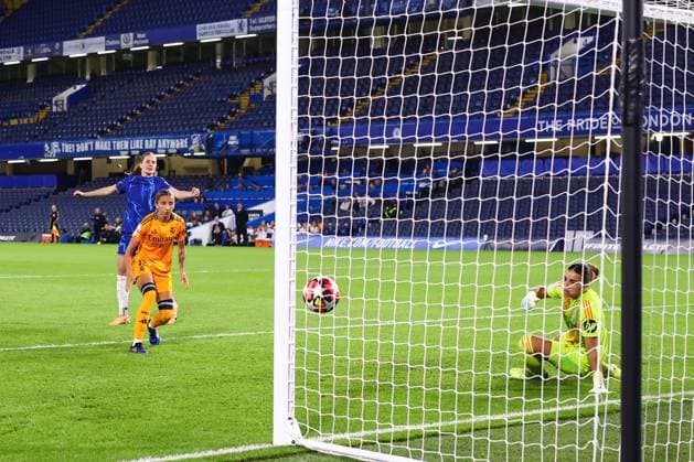 Chelsea v Real Madrid 08 October 2024, London - UEFA Womens Champions League - Chelsea v Real Madrid - Sjoeke Nusken of Chelsea scores their first goal with a deflection off of Sheila Garcia of Real Madrid - Photo: Jacques Feeney Offside. London UK Copyright: xJacquesxFeeneyx xOffsidexOffside