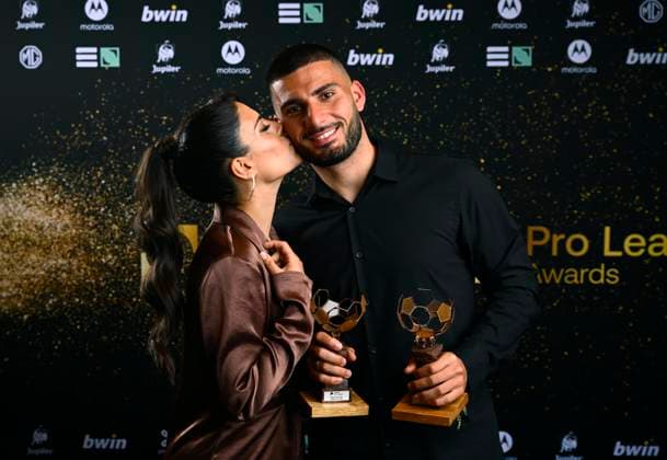 Pro League Awards 2021-2022 BRUSSEL, BELGIUM - MAY 23 : Deniz Undav player of the year award with wife pictured during the Pro League Awards on May 23, 2022 in Brussel, Belgium, 23 05 2022 Brussel Belgium  Copyright: xGvgx 10982094-098