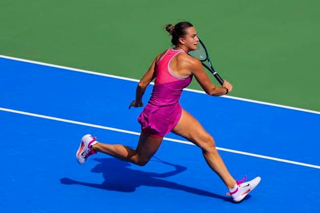Tennis, WTA-Turnier in Wuhan WUHAN, CHINA - OCTOBER 09: Aryna Sabalenka of Belarus hits a return in the Women s Singles Round of 32 match against Katerina Siniakova of Czech Republic on day five of 2024 Wuhan Open at Optics Valley International Tennis Center on October 9, 2024 in Wuhan, Hubei Province of China.  Copyright: xVCGx 111522707674