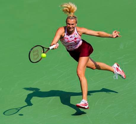 Tennis, WTA-Turnier in Wuhan WUHAN, CHINA - OCTOBER 09: Katerina Siniakova of Czech Republic hits a return in the Women s Singles Round of 32 match against Aryna Sabalenka of Belarus on day five of 2024 Wuhan Open at Optics Valley International Tennis Center on October 9, 2024 in Wuhan, Hubei Province of China.  Copyright: xVCGx 111522707672