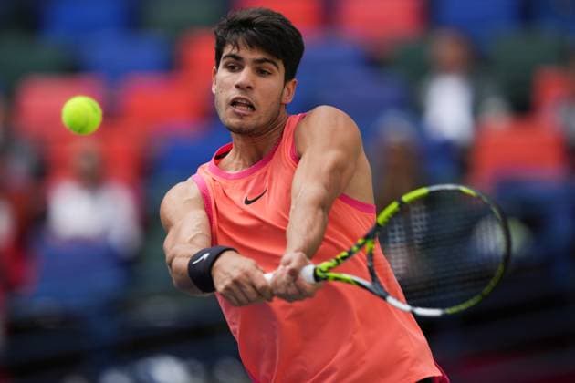 (241009) -- SHANGHAI, Oct. 9, 2024 -- Carlos Alcaraz hits a return during the men s singles round of 16 match between Carlos Alcaraz of Spain and Gael Monfils of France at the ATP, Tennis Herren World Tour Shanghai Masters tennis tournament in Shanghai, east China, Oct. 9, 2024. ) (SP)CHINA-SHANGHAI-TENNIS-ATP TOUR-SHANGHAI MASTERS(CN) XuxYanan 