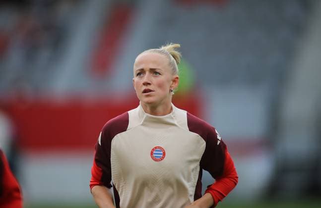 München, Deutschland, 09. Oktober 2024: Fussball, Frauen, Champions League, 1.Spieltag, Saison 2024 2025, FC Bayern München - FC Arsenal, Campus Lea Schüller Schueller (FC Bayern München) Kopf, Oberkörper beim Aufwärmen
