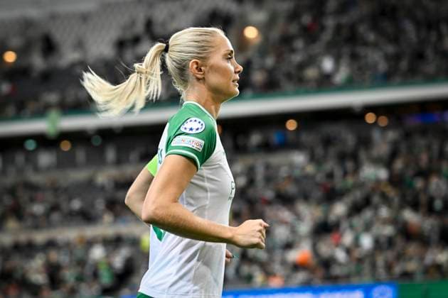 STOCKHOLM, SVERIGE 20241009 Hammarbys lagkapten Alice Carlsson under onsdagens fotbollsmatch i damernas Champions League (grupp D) mellan Hammarby IF och SKN St. Pölten pa Tele2 Arena. STOCKHOLM SVERIGE x10080x
