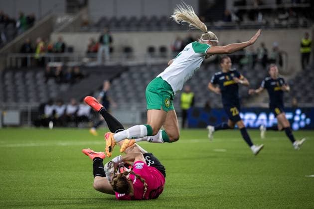 241009 Goalkeeper Carina Schluter of St Pölten and Stina Lennartsson of Hammarby during the UEFA Women s Champions League football match between Hammarby and St Pölten on October 9, 2024 in Stockholm. Photo: Kenta Jönsson BILDBYRAN COP 210 KJ0195 fotboll football soccer fotball champions league hammarby st pölten dam bbeng bbauto Copyright: KENTAxJÖNSSON BB241009KJ025