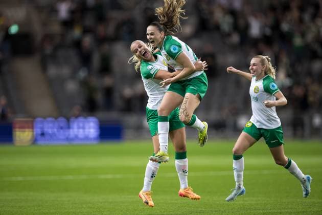 241009 Vilde Hasund and Stina Lennartsson of Hammarby celebrates the 1-0 goal during the UEFA Women s Champions League football match between Hammarby and St Pölten on October 9, 2024 in Stockholm. Photo: Kenta Jönsson BILDBYRAN COP 210 KJ0195 fotboll football soccer fotball champions league hammarby st pölten dam bbeng bbauto jubel Copyright: KENTAxJÖNSSON BB241009KJ038