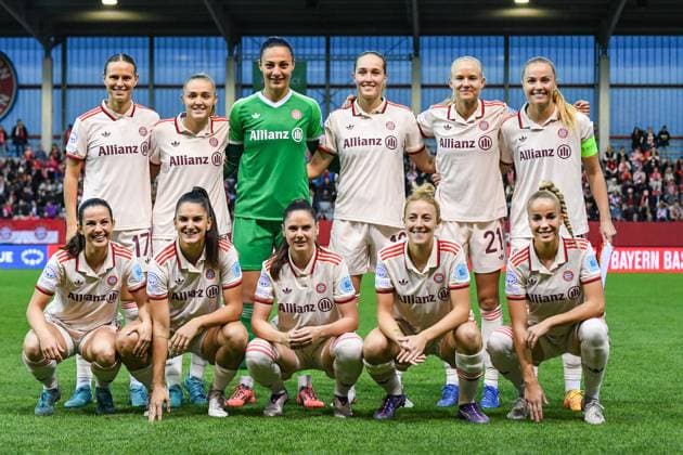 Fußball I Frauen I Saison 2024-2025 I Champions League I FC Bayern München - Arsenal WFC I 09.10.2024 Mannschaftsfoto FC Bayern München vor Spielbeginn. München Ingolstädter Straße 272 Bayern Deutschland Copyright: xLobeca InesxHähnelx