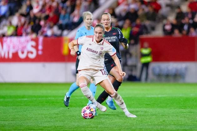 Sydney Lohmann (12, FC Bayern München) und Maanum Frida (12, FC Arsenal) beim Spiel FC Bayern München v FC Arsenal, Fußball, UEFA Women s Champions League 2024 2025, 1.Spieltag am 09.10.2024 in München, FC Bayern Campus. DFL and DFB regulations prohibit any use of photographs as image sequences and or quasi-video. Bayern Deutschland