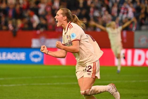 Sport Bilder des Tages Torjubel Sydney LOHMANN (FCB) nach Tor zum 2-1,Jubel,Freude,Begeisterung, Aktion. FC Bayern Muenchen - FC Arsenal Fussball Champions League der Frauen am 09.10.2024 FC BAYERN CAMPUS