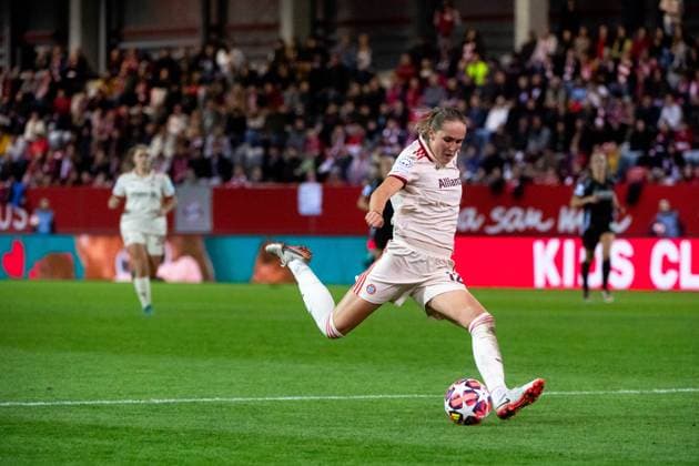 Sydney Lohmann (FC Bayern Muenchen, 12) trifft das Tor zum 2:1, GER, FC Bayern Muenchen vs Arsenal WFC, Fussball UEFA Women™s Champions League, Gruppe C, 1. Spieltag, Saison 2024 2025, 09.10.2024 GER, FC Bayern Muenchen vs Arsenal WFC, Fussball UEFA Women™s Champions League, 1. Spieltag, Saison 2024 2025, 09.10.2024 Muenchen Copyright: xEibner-Pressefoto Memmlerx EP_MMR