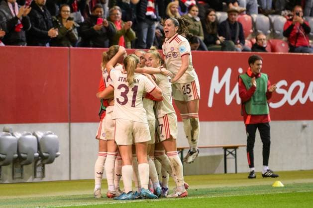 Fußball, UEFA Womens Champions League, 20241009, FC Bayern München - Arsenal WFC. Im Bild Bayern Torjubel bejubelt Jubel Tor 2:1. München FC Bayern Campus Bayern Deutschland Copyright: Passion2Press MarkusxFischerx