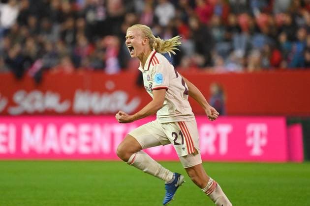 Torjubel Pernile HARDER (FCB) nch Tor zum 3-2, Jubel,Freude,Begeisterung,Aktion. FC Bayern Muenchen - FC Arsenal Fussball Champions League der Frauen am 09.10.2024 FC BAYERN CAMPUS
