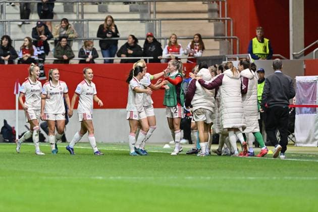 UEFA Womens s Champions League; FC Bayern München Frauen - Arsenal London Frauen; 09.10.2024 Jubel der FCB Frauen nach dem Treffer zum 4-2 druch Pernille HARDER (FCB 21) Freude Happy Tor Torschuetzin UEFA Womens Champions League: FC Bayern München Frauen - Arsenal London Frauen, FC Bayern Campus am 09.10.2024 Copyright: xBEAUTIFULxSPORTS Goldbergx