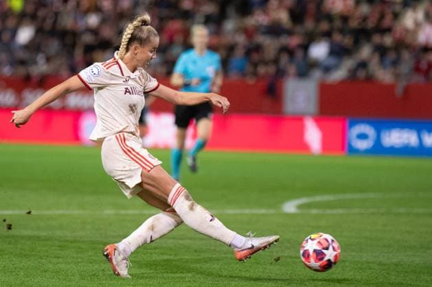 Giulia Gwinn (7 FC Bayern) in Aktion beim UEFA Womens Champions League Spiel FC Bayern München - Arsenal Women Football Club am 09.10.2024