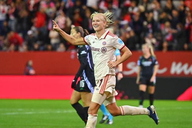 Torjubel Pernile HARDER (FCB) nach Tor zum 4-2, Jubel,Freude,Begeisterung,Aktion. FC Bayern Muenchen - FC Arsenal Fussball Champions League der Frauen am 09.10.2024 FC BAYERN CAMPUS