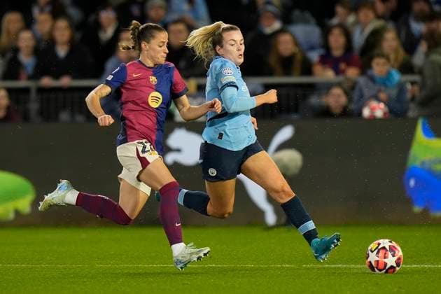 9th October 2024; Joie Stadium, Manchester, England; UEFA Womens Champions League Football, Manchester City versus Barcelona; Lauren Hemp of Manchester City and Ona Batlle of Barcelona women chase a loose ball  ActionPlus12701965 StevenxFlynn