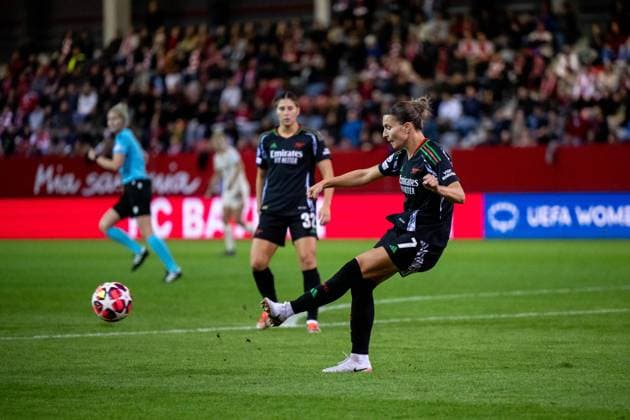 Steph Catley (FC Arsenal, 07) am Ball, GER, FC Bayern Muenchen vs Arsenal WFC, Fussball UEFA Women™s Champions League, Gruppe C, 1. Spieltag, Saison 2024 2025, 09.10.2024 GER, FC Bayern Muenchen vs Arsenal WFC, Fussball UEFA Women™s Champions League, 1. Spieltag, Saison 2024 2025, 09.10.2024 Muenchen Copyright: xEibner-Pressefoto Memmlerx EP_MMR