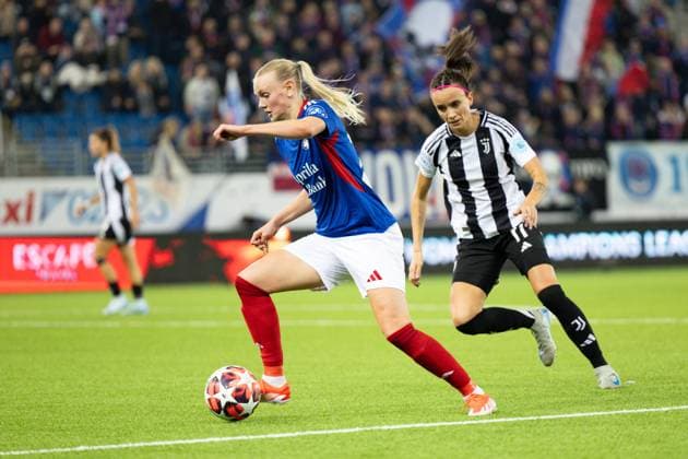 Fußball, Frauen, CL, Valerenga IF Oslo - Juventus Turin Oslo, Norway, October 9th 2024: Karina Saevik (21 Valerenga) controls the ball during the UEFA Womens Champions League Group stage football match between Valerenga and Juventus at Intility Arena in Oslo, Norway. (Ane Frosaker SPP) Copyright: xAnexFrosakerx xSPPx spp-en-AnFrSp-_F_14756