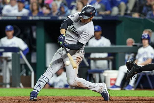 October 9, 2024: New York Yankees right fielder Juan Soto (22) hits a single on a fielding error by Kansas City Royals first baseman Yuli Gurriel (18) during the ninth inning of game 3 of the American League Division Series at Kauffman Stadium in Kansas City, MO. CSM Kansas City United States of America - ZUMAc04_ 20241009_zma_c04_054 Copyright: xDavidxSmithx