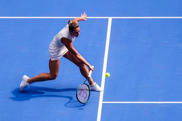 Tennis, WTA-Turnier in Wuhan WUHAN, CHINA - OCTOBER 10: Marta Kostyuk of Ukraine competes in the Women s Singles Round of 16 match against Coco Gauff of United States on day six of 2024 Wuhan Open at Optics Valley International Tennis Center on October 10, 2024 in Wuhan, Hubei Province of China.  Copyright: xVCGx 111522945313