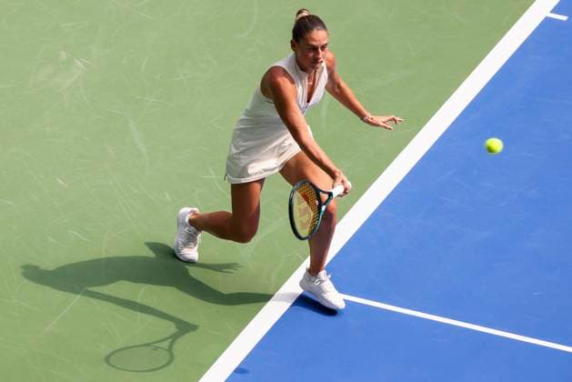 Tennis, WTA-Turnier in Wuhan WUHAN, CHINA - OCTOBER 10: Marta Kostyuk of Ukraine competes in the Women s Singles Round of 16 match against Coco Gauff of United States on day six of 2024 Wuhan Open at Optics Valley International Tennis Center on October 10, 2024 in Wuhan, Hubei Province of China.  Copyright: xVCGx 111522940150