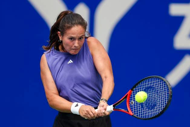 Tennis, WTA-Turnier in Wuhan WUHAN, CHINA - OCTOBER 10: Daria Kasatkina of Russia competes in the Women s Singles Round of 16 match against Magda Linette of Poland on day six of 2024 Wuhan Open at Optics Valley International Tennis Center on October 10, 2024 in Wuhan, Hubei Province of China.  Copyright: xVCGx 111522937945