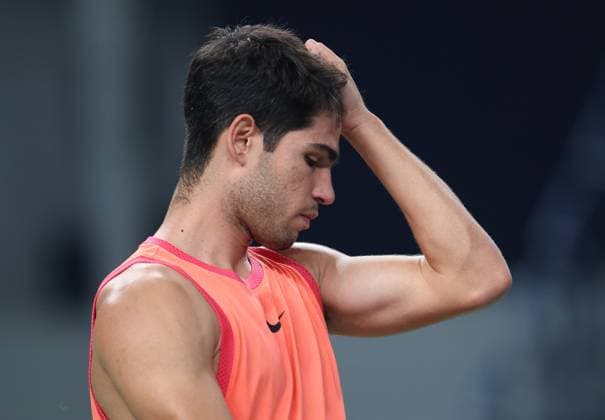 (241010) -- SHANGHAI, Oct. 10, 2024 -- Carlos Alcaraz reacts during the men s singles quarterfinal match between Carlos Alcaraz of Spain and Tomas Machac of the Czech Republic at the ATP, Tennis Herren World Tour Shanghai Masters tennis tournament in Shanghai, east China, Oct. 10, 2024. ) (SP)CHINA-SHANGHAI-TENNIS-ATP TOUR-SHANGHAI MASTERS(CN) BaixXuefei 