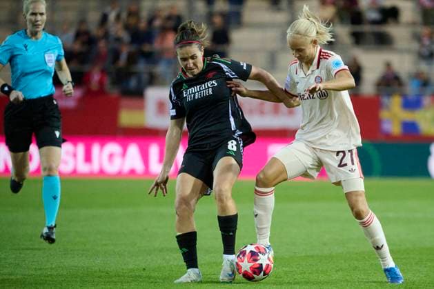2024 25 UEFA Women™s Champions League FC Bayern München Frauen vs Arsenal WFC, Croup C, Matchday 1, Saison 2024 2025, FC Bayern München Frauen vs Arsenal WFC, GER, 2024-10-09, FC Bayern Campus München, CALDENTEY Mariona (Arsenal WFC 08), HARDER Pernille (FC Bayern München 21), sportworld München FC Bayern Campus Bayern Deutschland