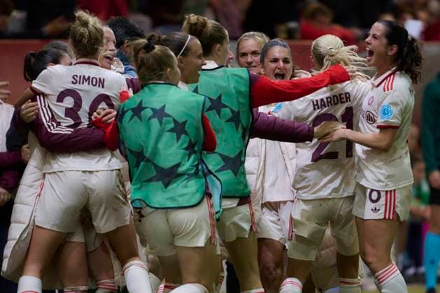 2024 25 UEFA Women™s Champions League FC Bayern München Frauen vs Arsenal WFC, Croup C, Matchday 1, Saison 2024 2025, FC Bayern München Frauen vs Arsenal WFC, GER, 2024-10-09, FC Bayern Campus München, Torjubel, sportworld München FC Bayern Campus Bayern Deutschland