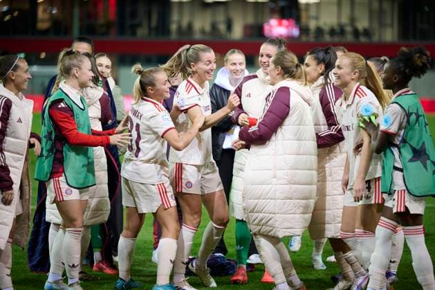 Sport Bilder des Tages 2024 25 UEFA Women™s Champions League FC Bayern München Frauen vs Arsenal WFC, Croup C, Matchday 1, Saison 2024 2025, FC Bayern München Frauen vs Arsenal WFC, GER, 2024-10-09, FC Bayern Campus München, Siegjubel sportworld München FC Bayern Campus Bayern Deutschland