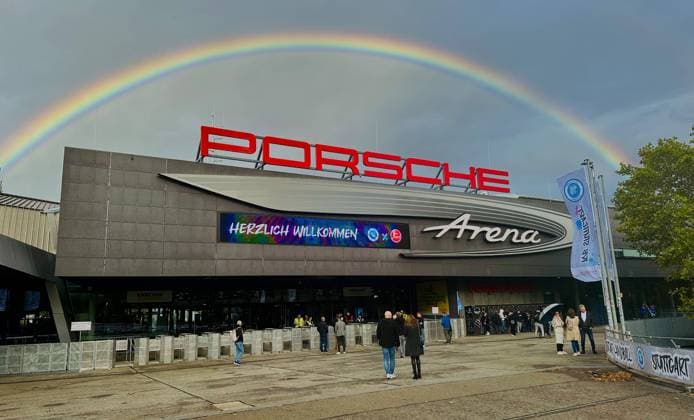 BAU 10.10.2024 Stuttgart Handball TVB Stuttgart vs. MT Melsungen, Feature Regenbogen über der Porsche Arena *** BAU 10 10 2024 Stuttgart Handball TVB Stuttgart vs MT Melsungen, feature rainbow over the Porsche Arena