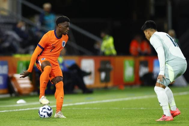 ALMELO, 10-10-2024 , Asito Stadium, football, Friendly, season 2024 2025, during the match Netherlands U21, U 21 - Mexico U21, Netherlands U21 player Ernest Poku Netherlands U21 - Mexico U21  x26441889x Copyright: