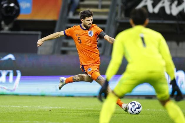 ALMELO, 10-10-2024 , Asito Stadium, football, Friendly, season 2024 2025, during the match Netherlands U21, U 21 - Mexico U21, Netherlands U21 player Denso Kasius Netherlands U21 - Mexico U21  x26441903x Copyright: