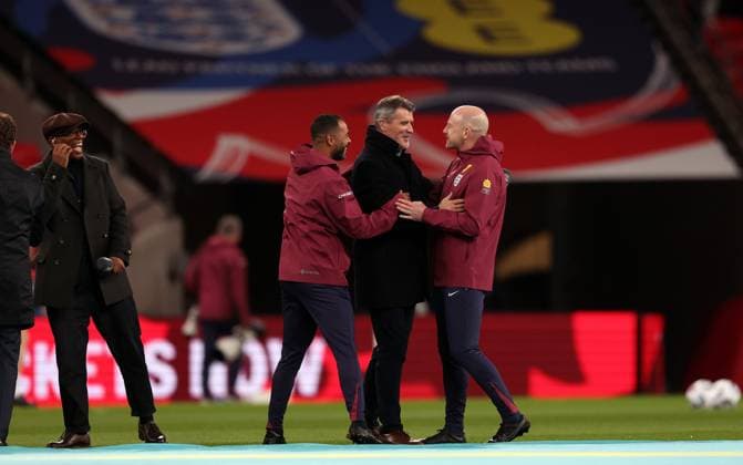 England Interim Head Coach Lee Carsley & Ashley Cole mess around with Roy Keane England v Greece - UEFA Nations League - League B - Group 2. Football. Wembey Stadium, London. UK. 10 OCT 2024 Editorial use only  Copyright: xJASONPIX Shutterstockx 14774704f