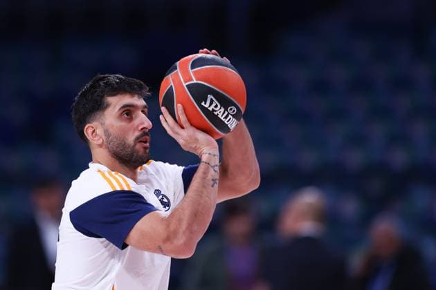 October 10, 2024, Madrid, Madrid, SPAIN: Facundo Campazzo of Real Madrid warms up during the Turkish Airlines EuroLeague, basketball match played between Real Madrid and Partizan Mozzart Bet Belgrade at WiZink Center on October 10, 2024 in Madrid, Spain. Madrid SPAIN - ZUMAa181 20241010_zaa_a181_070 Copyright: xDennisxAgyemanx