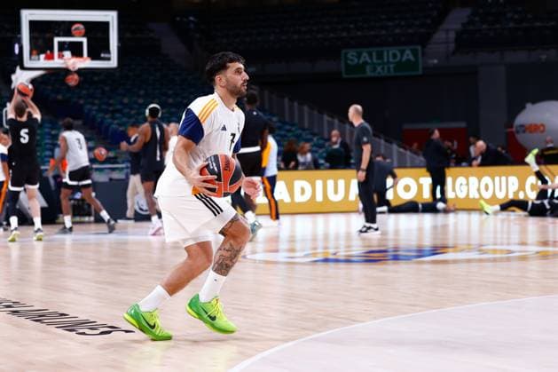 October 10, 2024, Madrid, Madrid, SPAIN: Facundo Campazzo of Real Madrid warms up during the Turkish Airlines EuroLeague, basketball match played between Real Madrid and Partizan Mozzart Bet Belgrade at WiZink Center on October 10, 2024 in Madrid, Spain. Madrid SPAIN - ZUMAa181 20241010_zaa_a181_076 Copyright: xDennisxAgyemanx