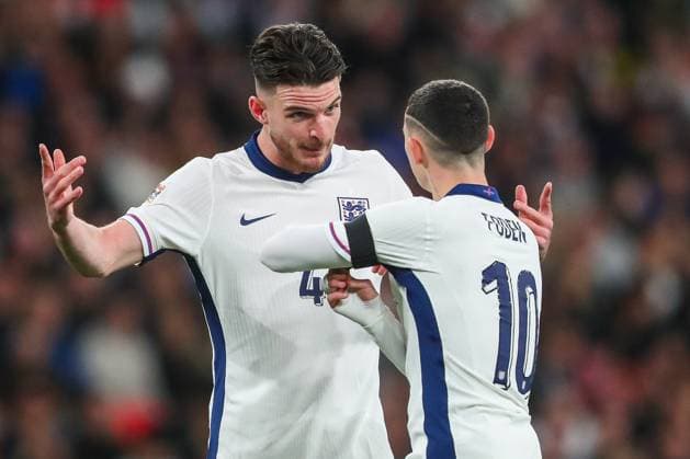 UEFA Nations League - League B - Group B2 - England v Greece Declan Rice of England talks to Phil Foden during the UEFA Nations League - League B - Group B2 - match England vs Greece at Wembley Stadium, London, United Kingdom, 10th October 2024 (Photo by Gareth Evans News Images) London Wembley Stadium Greater London United Kingdom Copyright: xGarethxEvans NewsxImagesx
