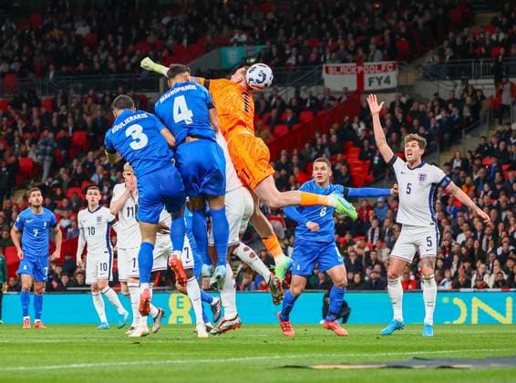 England v Greece UEFA Nations League Jordan Pickford of England and Konstantinos Koulierakis and Ntinos Mavropanos of Greece in action during the UEFA Nations League Group F match at Wembley Stadium, London UK Newspapers OUT Copyright: xYannisxHalasx FIL-20750-0026