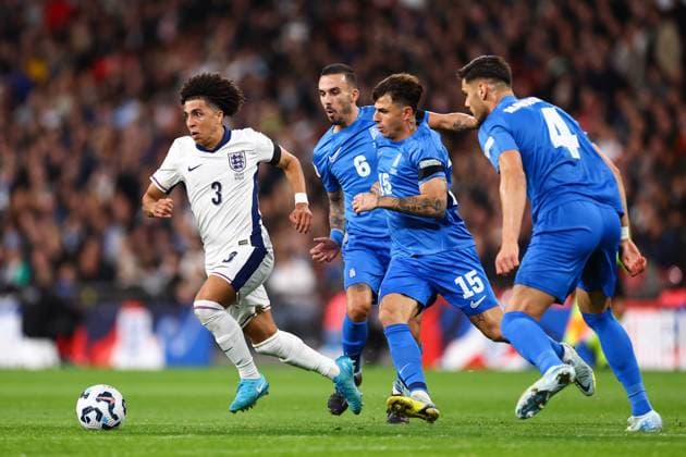 England v Greece 10 October 2024, London - UEFA Nations League - England v Greece - Rico Lewis of England is put under pressure by Dimitris Kourbelis of Greece and Lazaros Rota of Greece - Photo: Jacques Feeney Offside. London UK Copyright: xJacquesxFeeneyx xOffsidexOffside