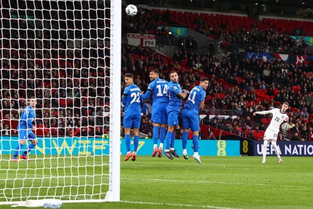England v Greece 10 October 2024, London - International Football, UEFA Nation™s League - England v Greece - The Greece defensive wall of Dimitris Giannoulis, Vangelis Pavlidis, Dimitris Kourbelis and Tasos Bakasetas turn to watch free-kick from Cole Palmer of England as it sails over their heads - Photo: Charlotte Wilson Offside. London UK Copyright: xCharlottexWilsonx xOffsidexOffside